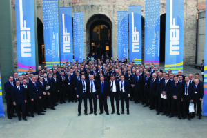 Foto di gruppo: la dirigenza Giaffreda e la sua forza vendita